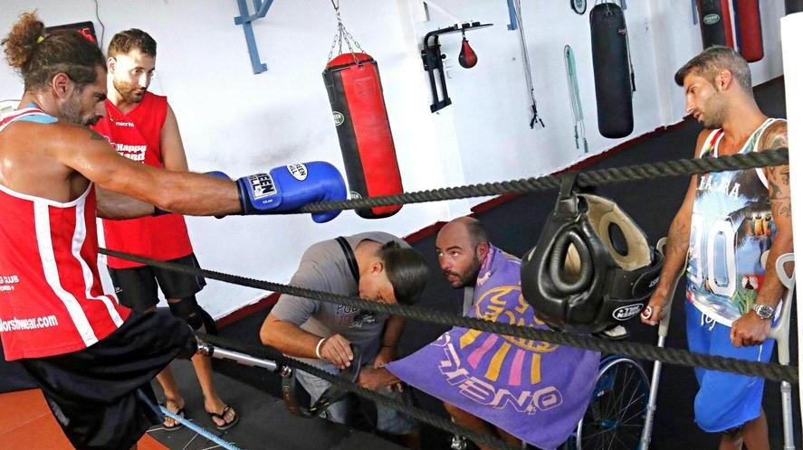 Un pugno alla disabilità, tra ironia e protesi il sogno di portare la boxe alle Paralimpiadi - Le Foto