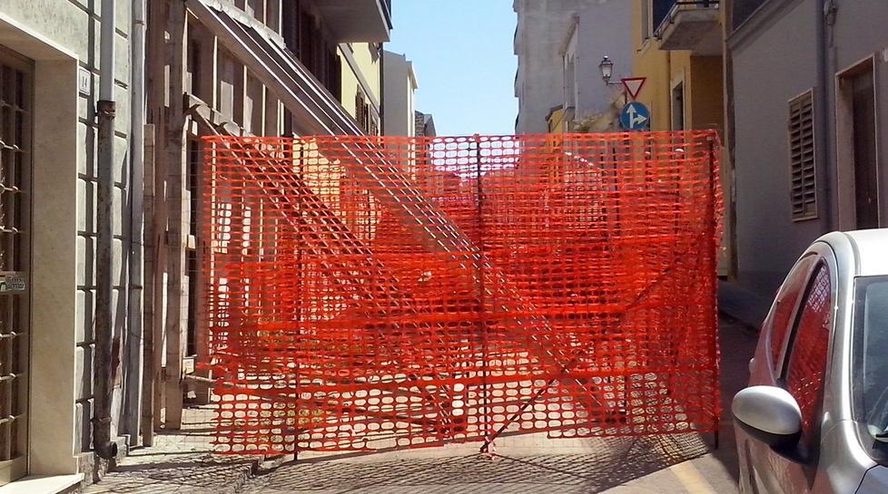 Degrado in via Ponte Romano ogni giorno aumentano i rifiuti