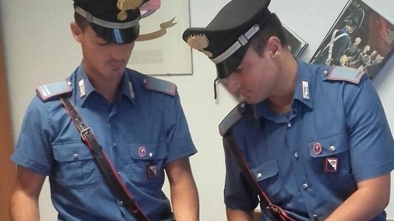 Trova un uomo dalla ex lo ferisce a sprangate