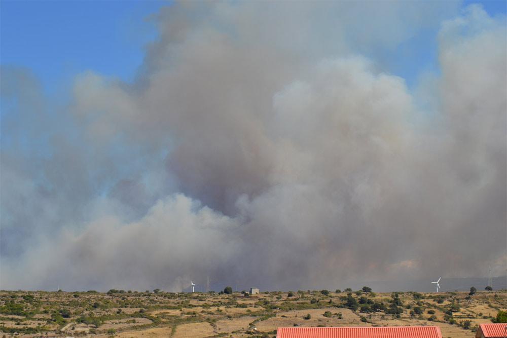 Grosso incendio tra Planargia e Montiferru. A Scano evacuata la Casa di riposo