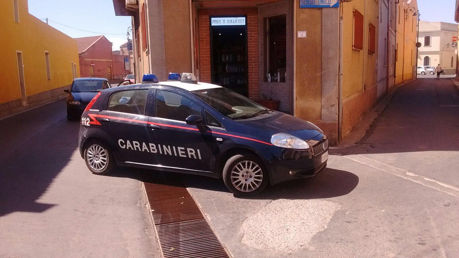 Serramanna, il titolare del market reagisce e mette in fuga il rapinatore