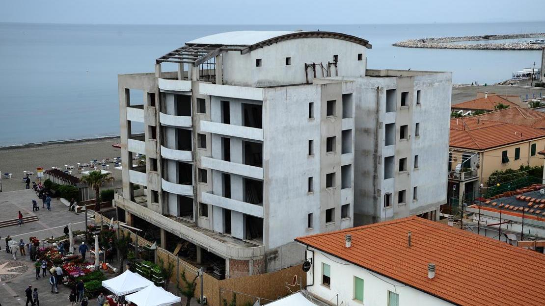 Il cantiere dell'ex Lido a Cecina Mare (Foto Falorni)