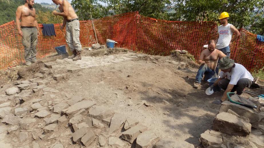 Gli archeologi scoprono la torre di Castel Pizigolo