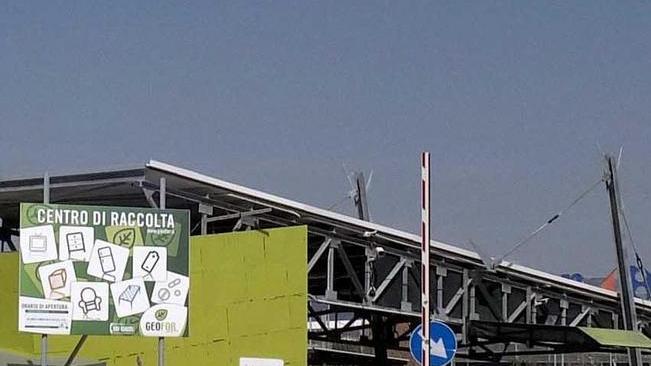 Sorpresa a rubare ferro all’isola ecologica