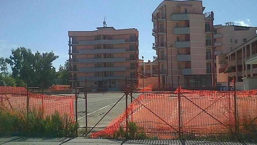 Quella piazza “prigioniera” delle carte bollate