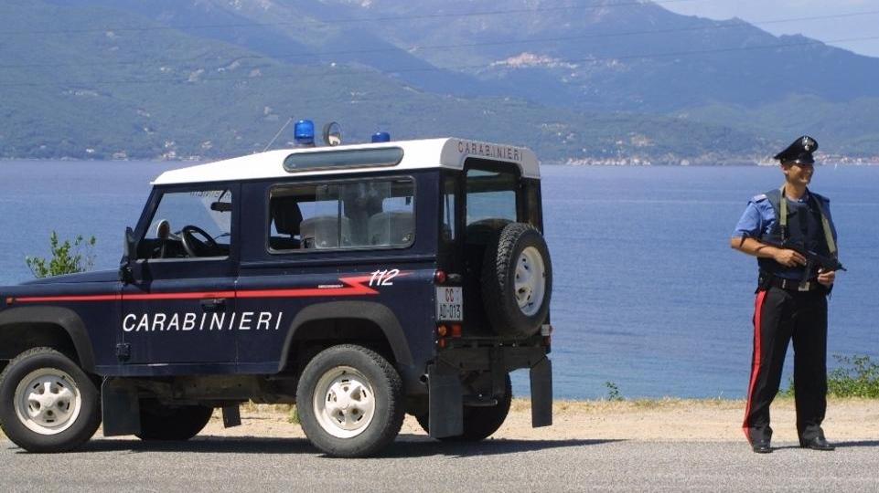 Denunciata la coppia della Golf grigia