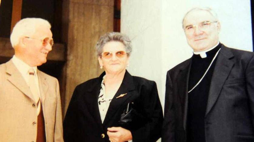 Neanche la guerra ha potuto dividerli Ora lo fa l’ascensore