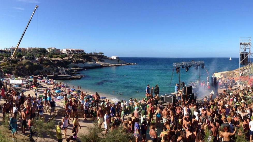 Holi festival, Balai invasa di gente e colori