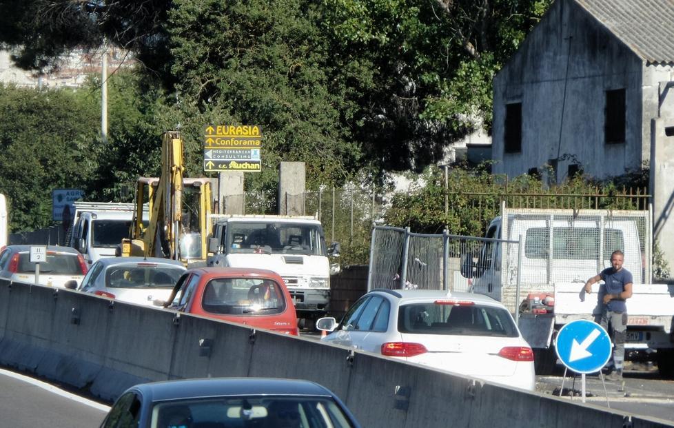 Cantiere pericoloso sulla 131 