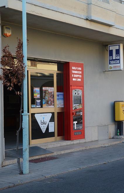 Furto di bancomat in tabaccheria 