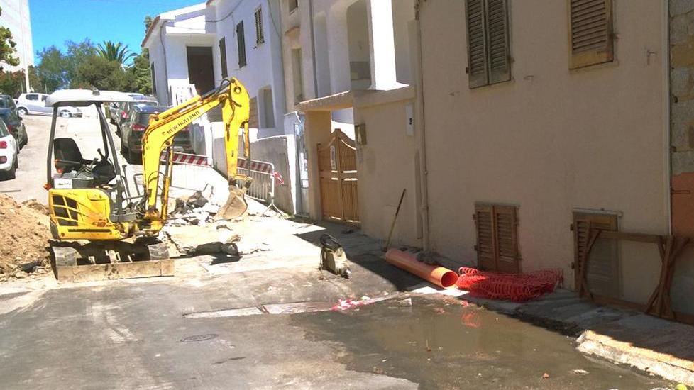 Guasto alle fogne, i liquami invadono una abitazione