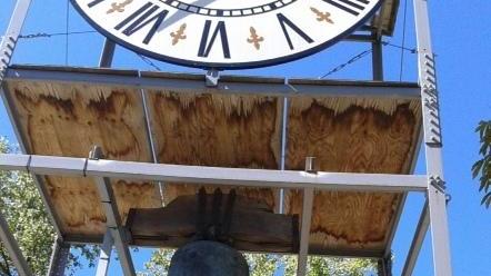 Tolto il silenziatore alla campana nella “torre”