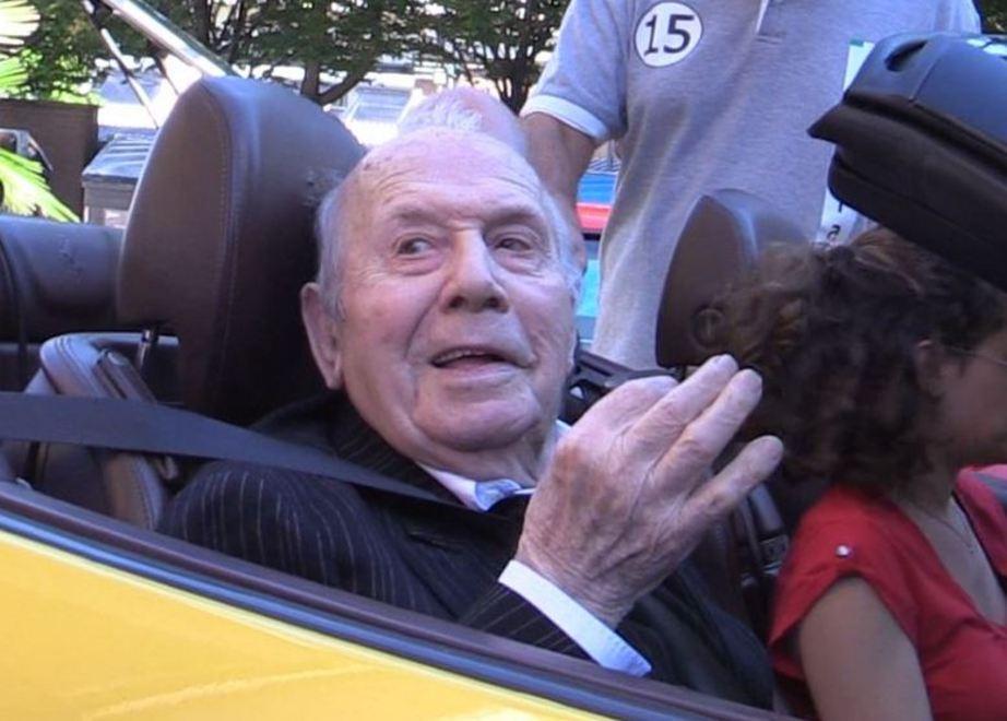 Gli ospiti di Casa Serena provano i bolidi della Ferrari