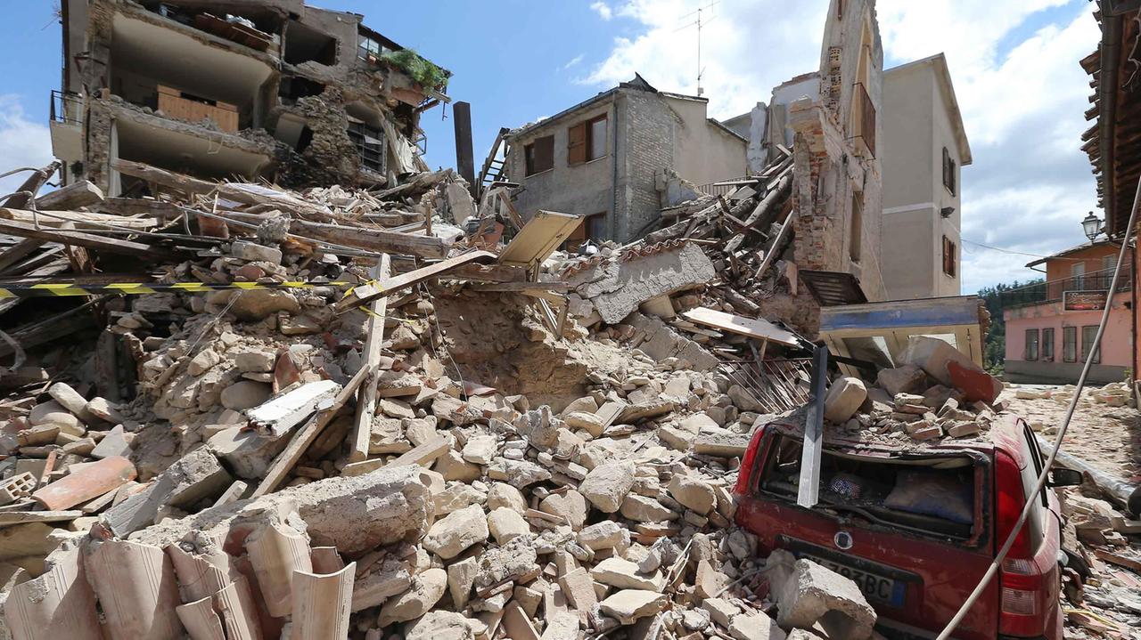Terremoto nel Centro Italia, due giovani nuoresi estratti dalle macerie: sono feriti