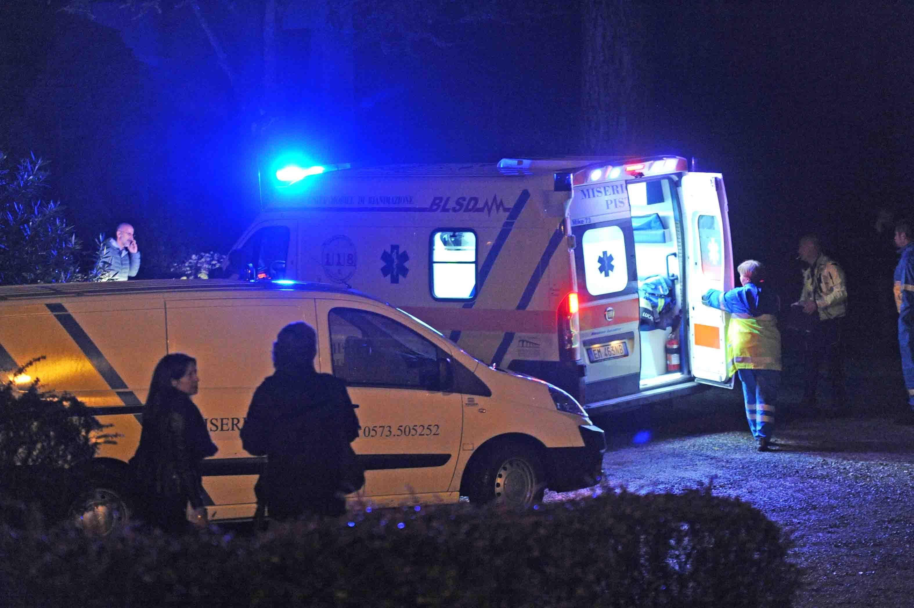 Cade motociclista in via del Teso, ricoverato all'ospedale di Pistoia