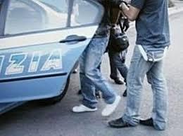 La polizia ha arrestato uno spacciatore e trovato una maxi refurtiva
