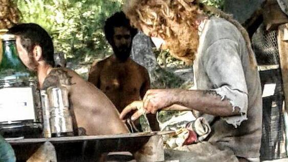 Alcuni componenti la comunità degli Elfi al lavoro