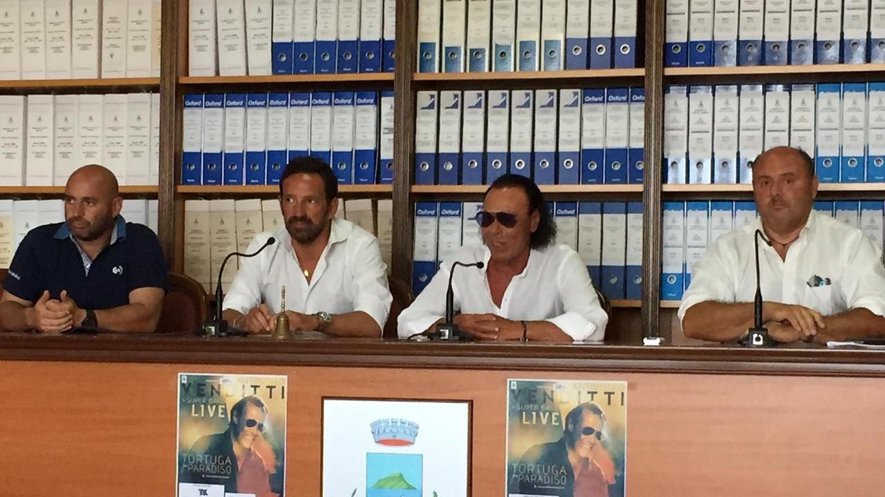 Antonello Venditti a Golfo Aranci, parte dell'incasso del concerto ai terremotati