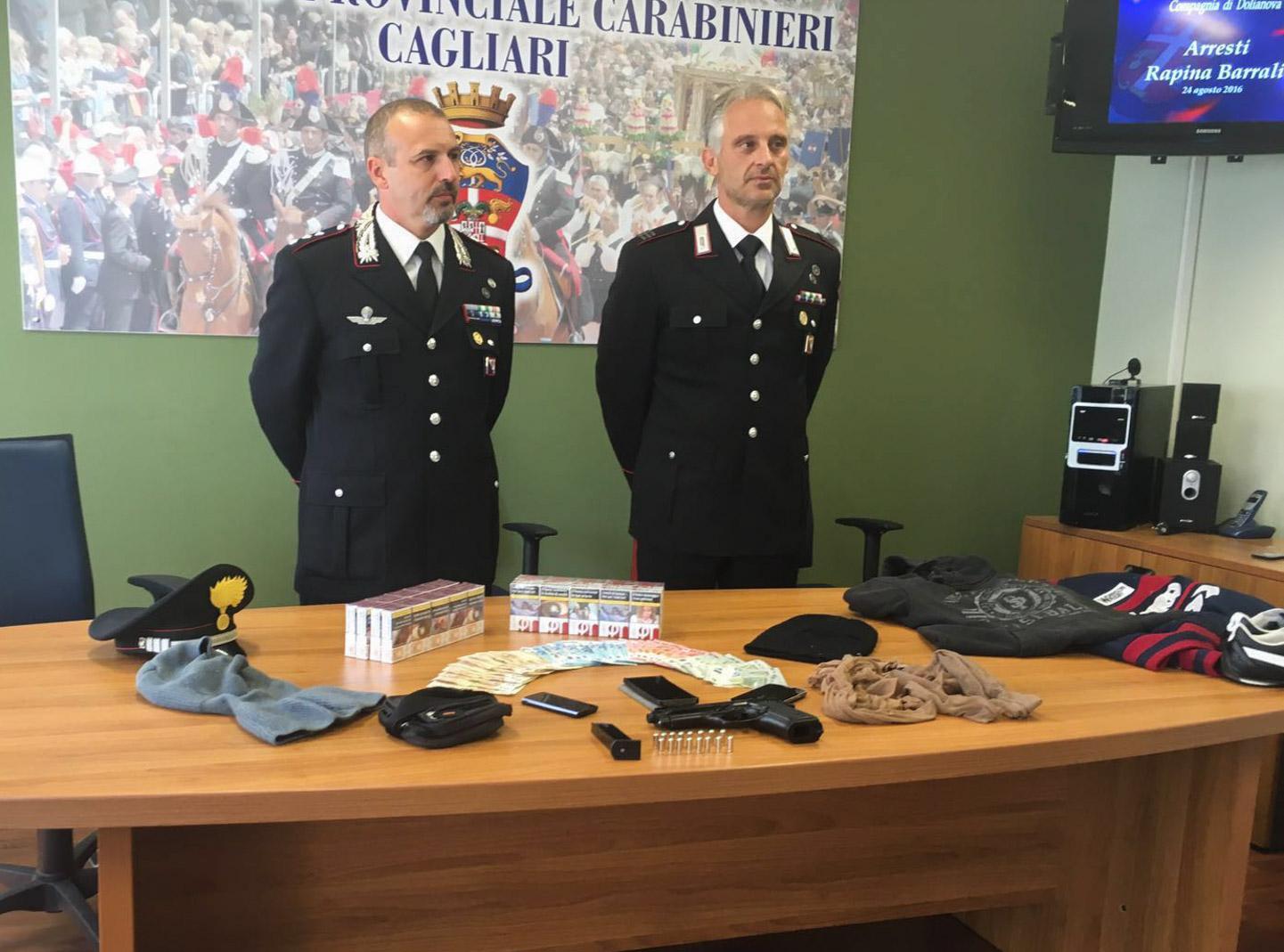 Rapinano un bar di Barrali e perdono il cellulare: arrestati