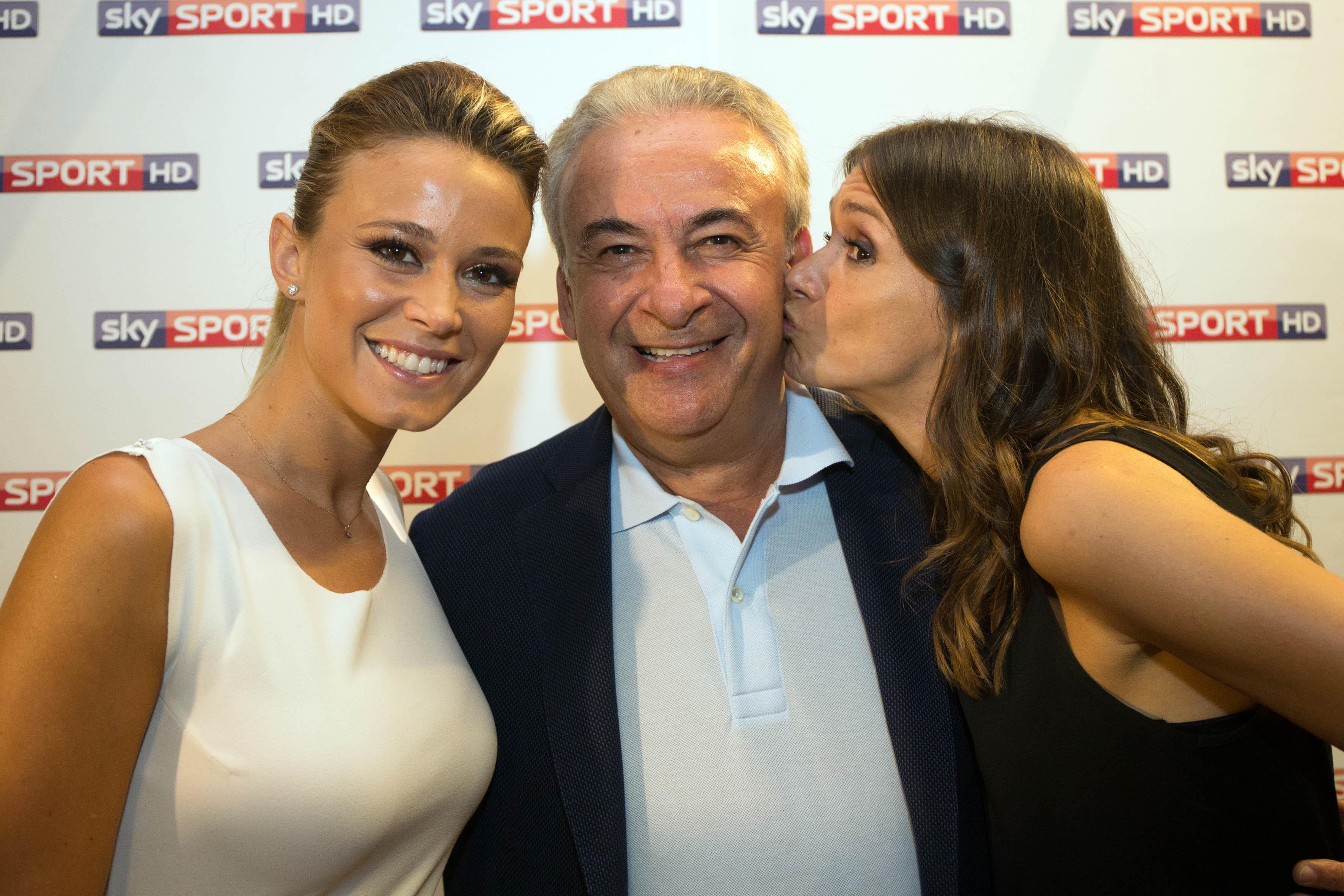Diletta Leotta con il presidente spallino Walter Mattioli baciato da Federica Lodi