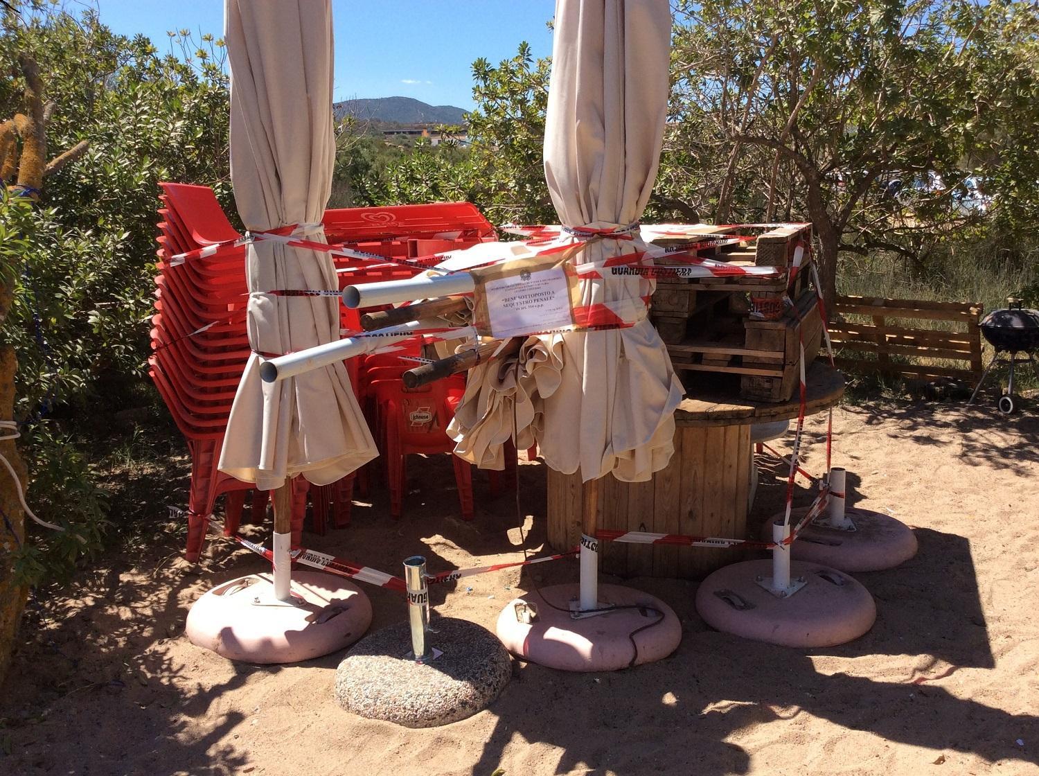 Ombrelloni sotto sequestro