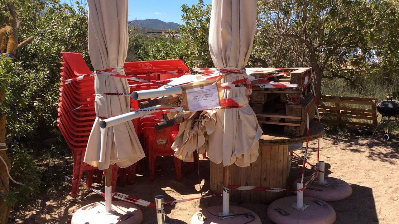 Ombrelloni sotto sequestro