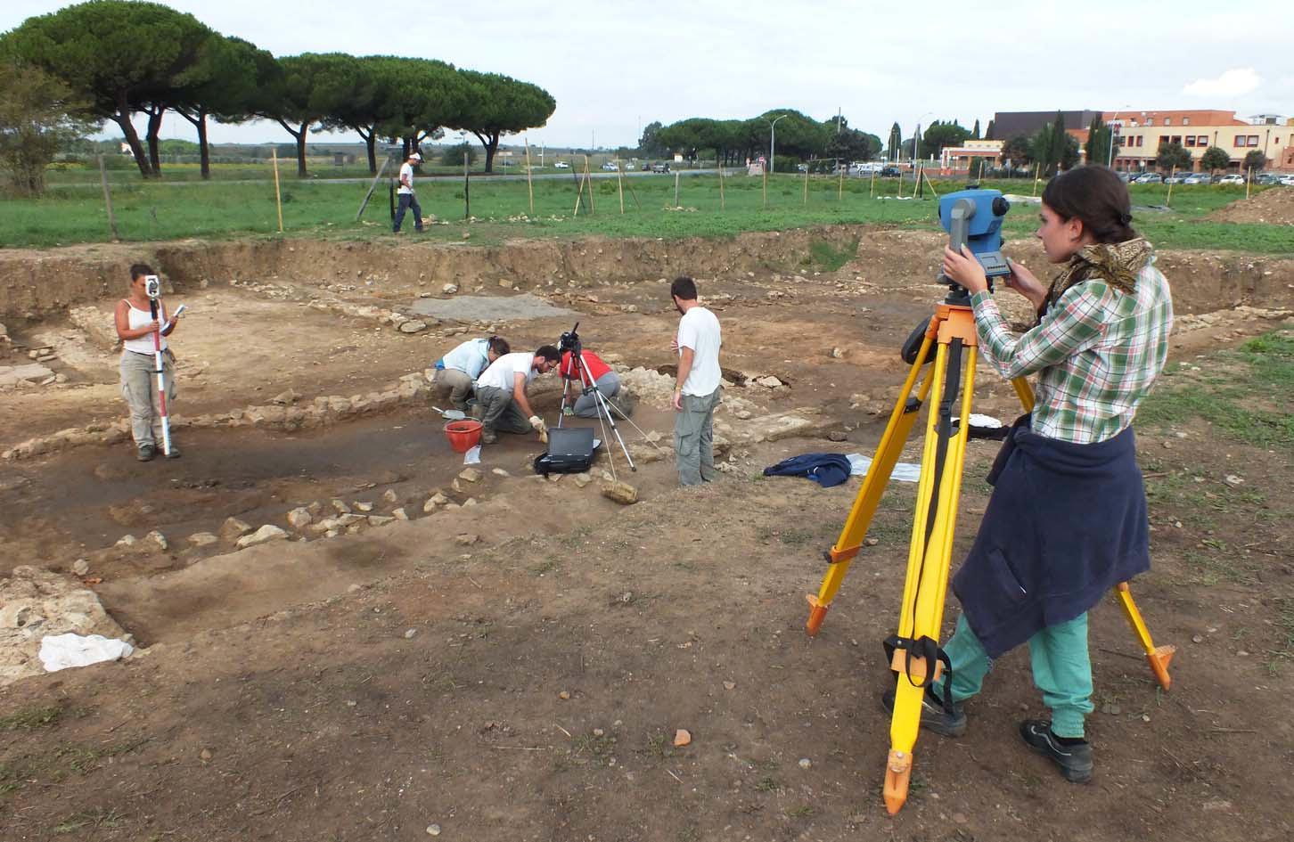 Una precedente campagna di scavo tra la villa romana e l'annessa stazione di posta lungo la via Aurelia (foto Paolo Barlettani)