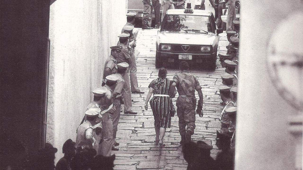 Il giorno della liberzione del carcere dopo la rivolta (1 settembre del 1987) - foto tratta dal libro "La Fortezza Spagnola"