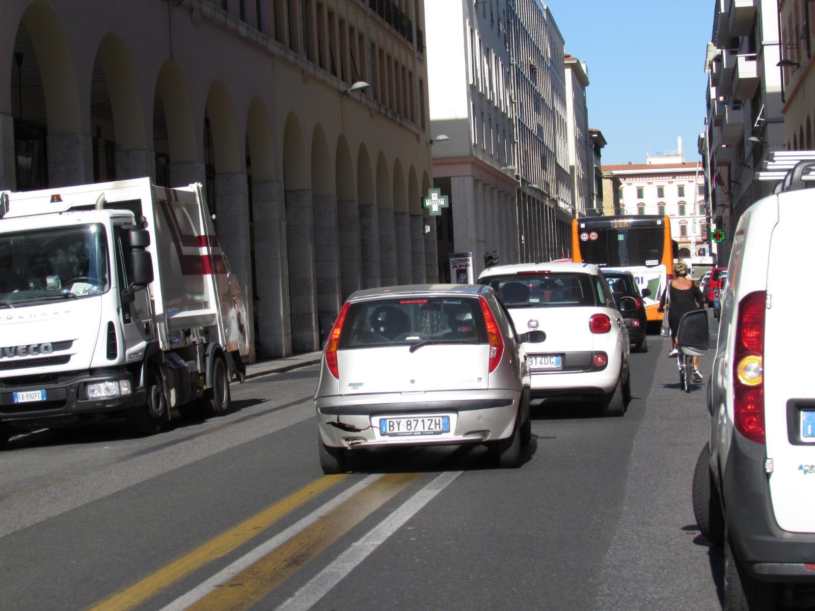 Via Grande, ritorno al passato con il doppio senso per le auto