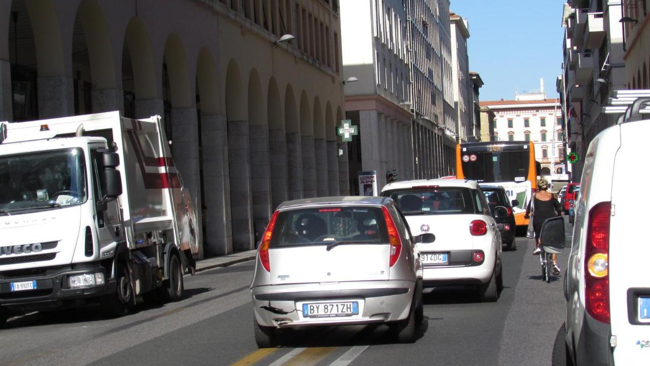 Via Grande, ritorno al passato con il doppio senso per le auto