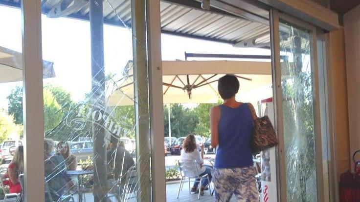 Furto al bar Tripoli, spariti gratta e vinci e sigarette