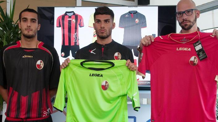 La pantera rossonera cambia pelle ecco le nuove maglie