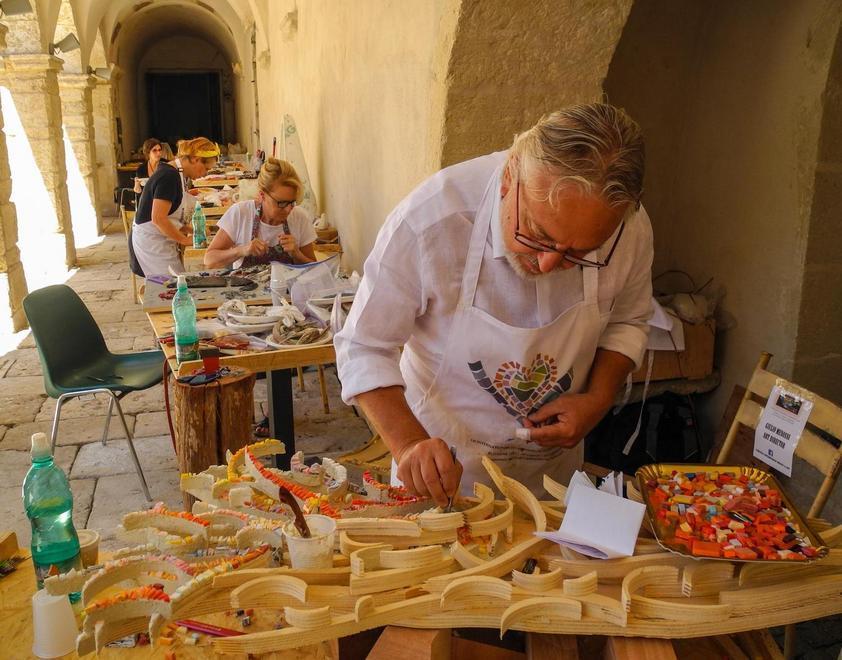 Le maestre del mosaico raccontano la Dea Madre