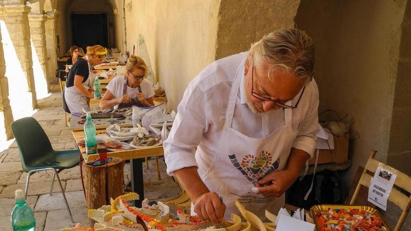 Le maestre del mosaico raccontano la Dea Madre