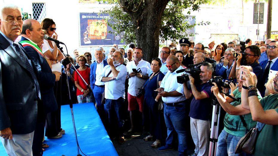 Tutta la città abbraccia il “suo” Enrico