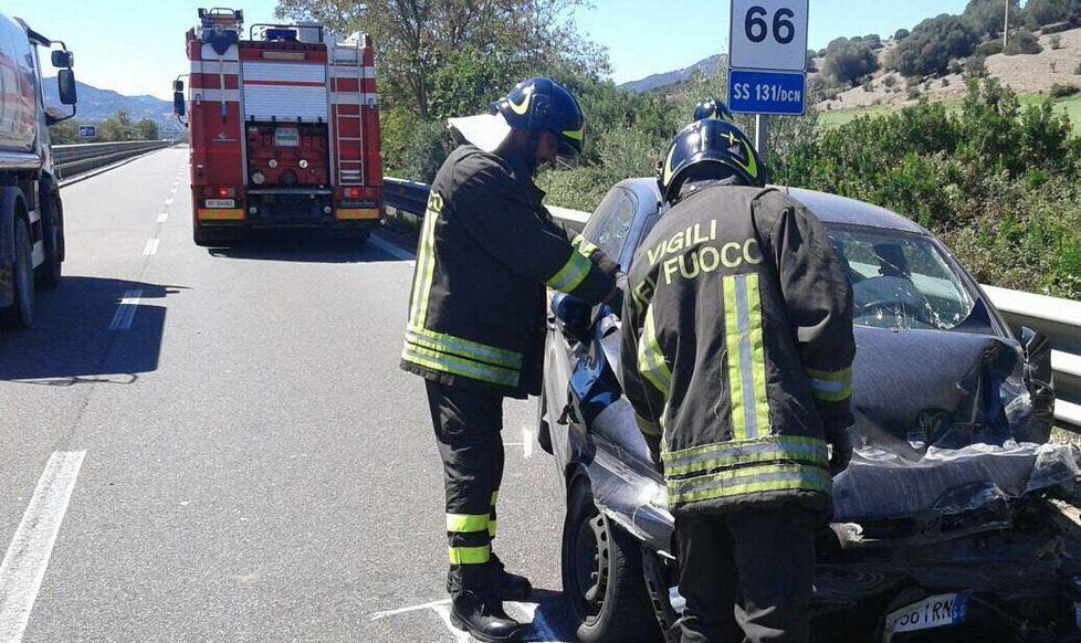 L’auto si schianta sul guardrail: illesa una trentenne