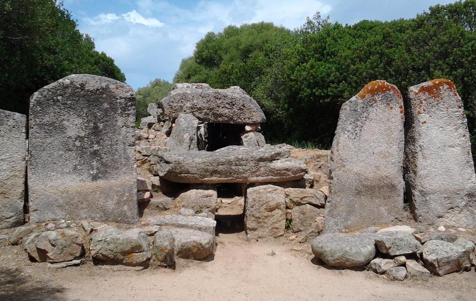 Stasera la visita alle tombe dei giganti