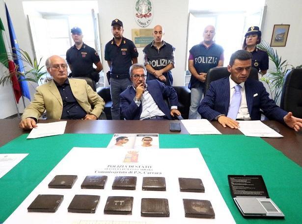 Un chilo di hashish nascosto nell’auto: arrestato trentenne 
