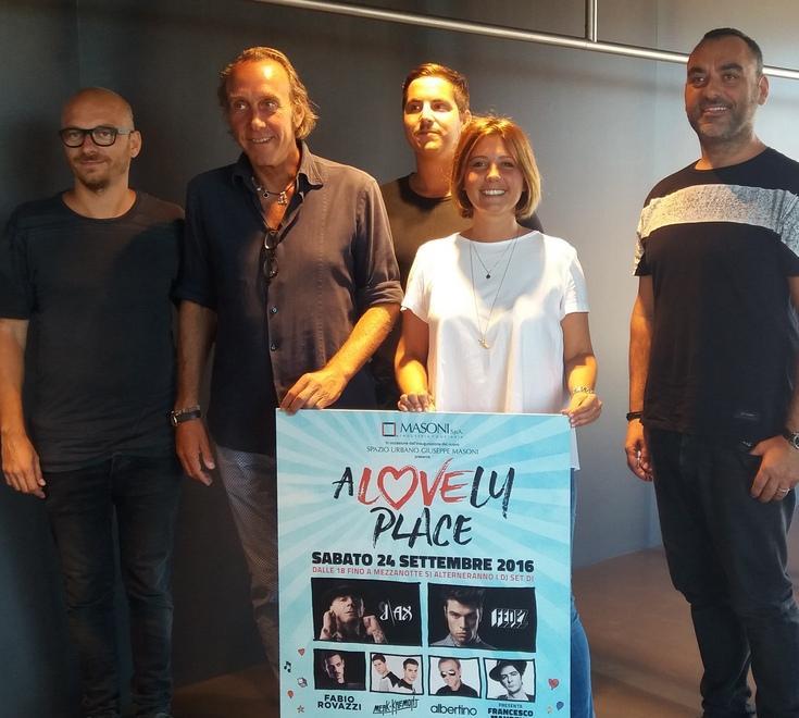 J-Ax, Fedez e tante altre star per festeggiare la nuova piazza 