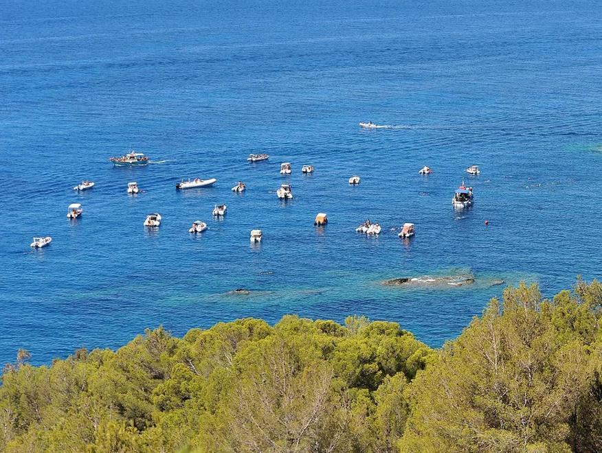 In tantissimi a caccia del relitto