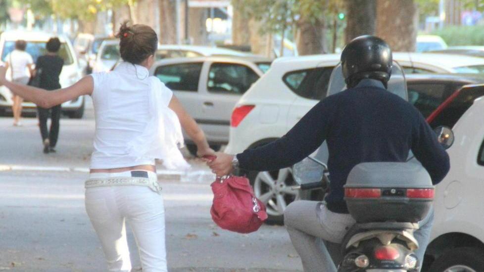 Salta lo sgombero delle bancarelle