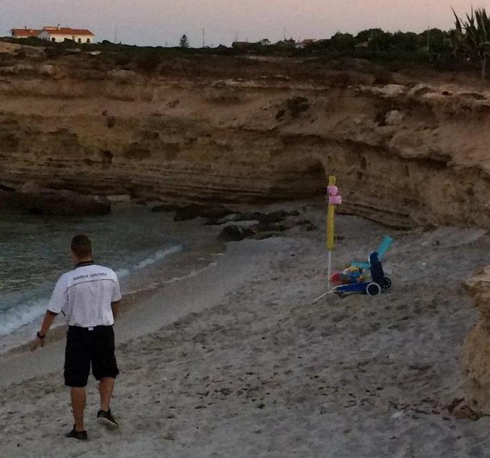 Il blitz scatta all’alba, ombrelloni e sedie via dalle spiagge 