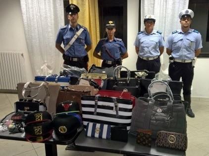 Sequestrata merce contraffatta al mercato 