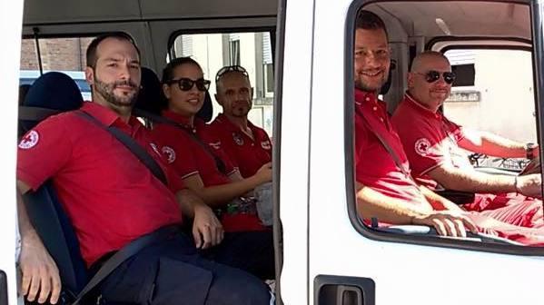 Croce rossa, 5 volontari e 1 militare