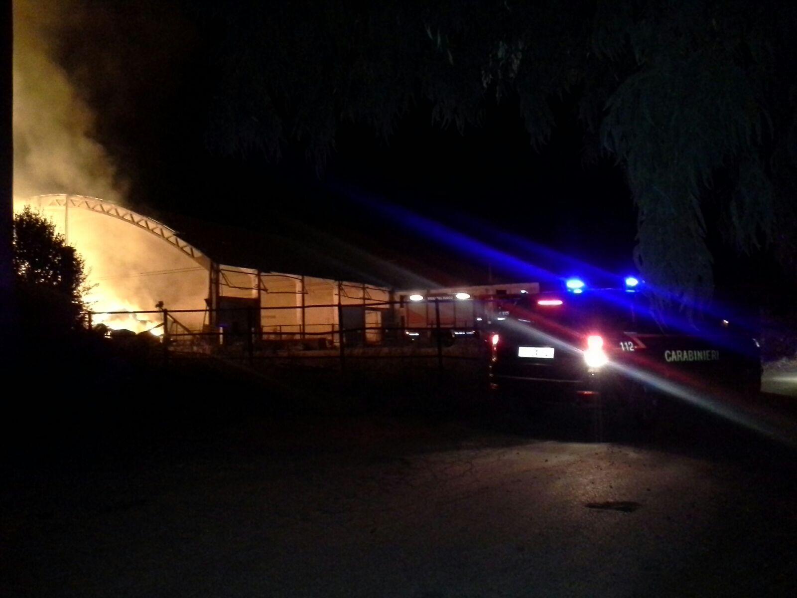 Ortacesus, devastati dal fuoco i capannoni di un'azienda agricola