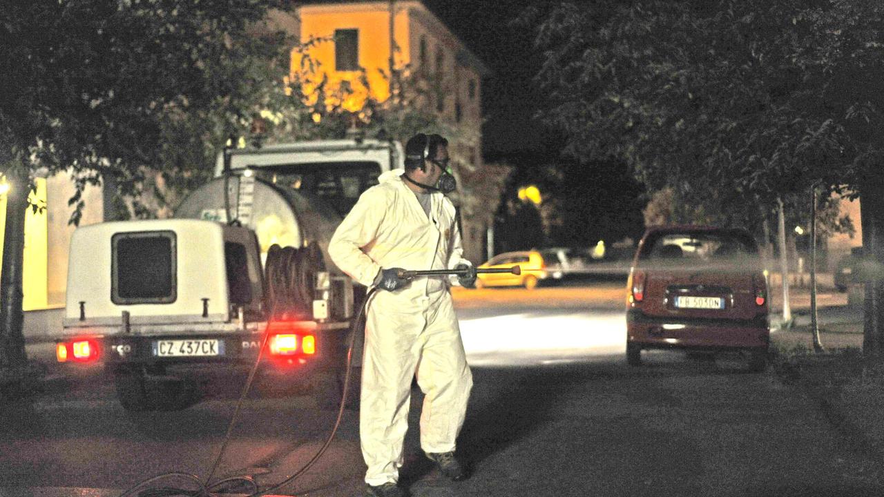 Pistoia, disinfestazione nel cuore della notte contro il virus Zika - LE FOTO