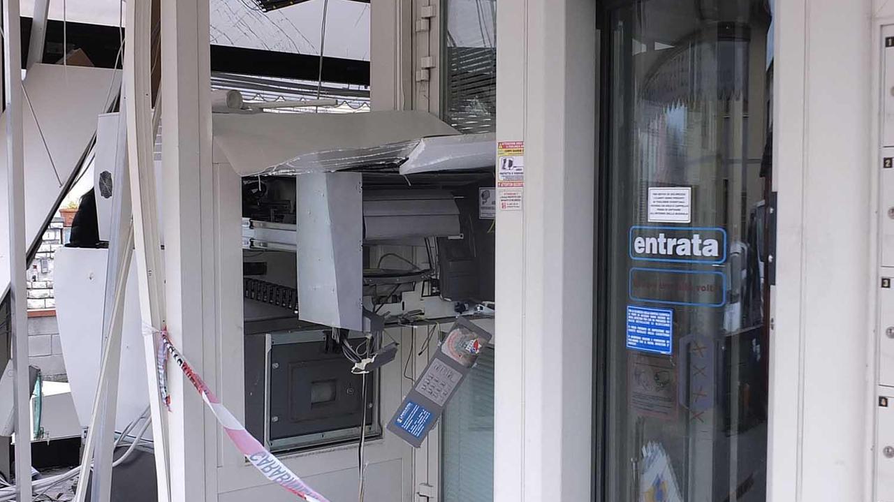 Un bancomat danneggiato (foto d'archivio)