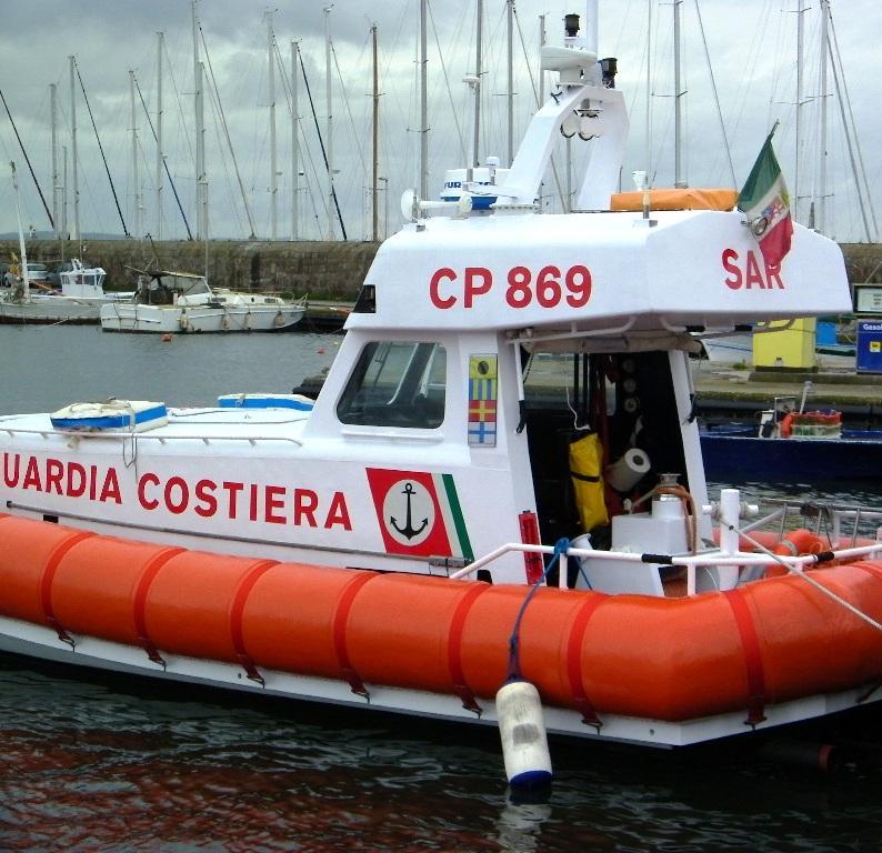 Cade dalla barca e annega davanti ai figli a Calasetta 