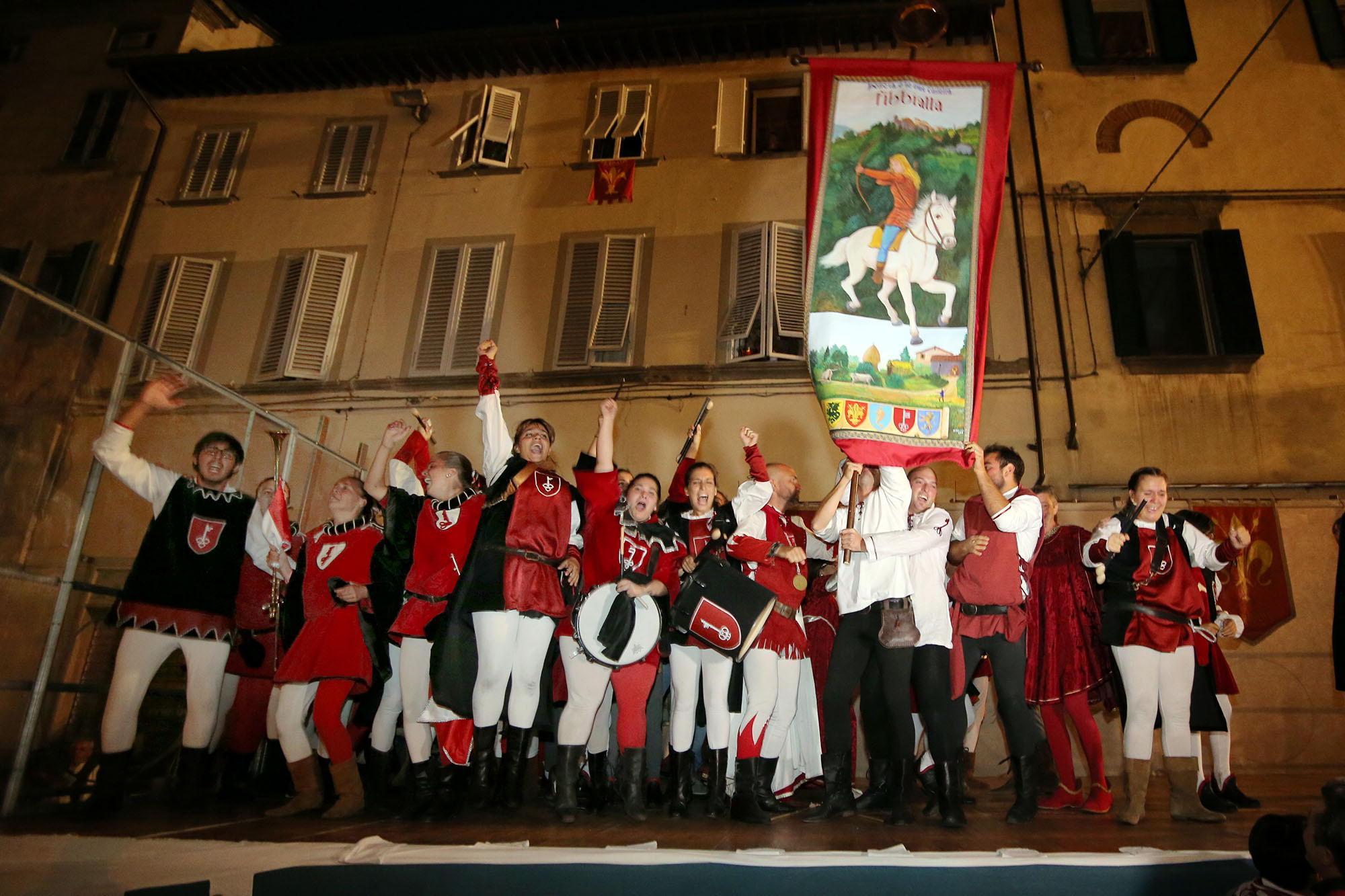 La festa del Rione Santa Maria per la vittoria del Palio 2015 (foto Nucci)