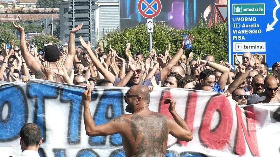 Tifosi e viaggiatori la protesta è doppia